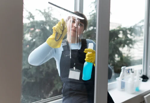 Nettoyage de vitres intérieures et extérieures aux Hermites